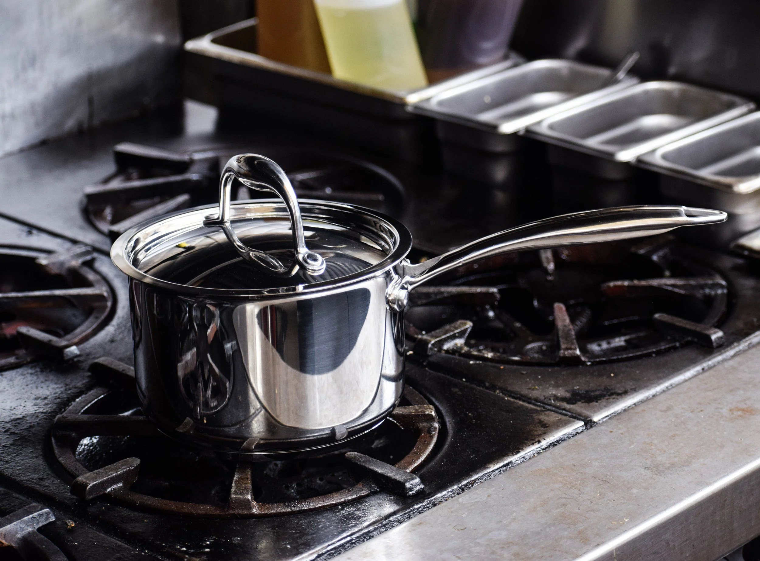 Meyer Accolade Stainless Steel 1.5L Saucepan with cover, Made in Canada - Image 3